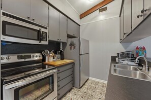 冰箱、微波炉、烤箱、炉灶