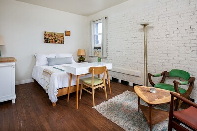 Cozy Studio in peaceful Los Angeles with AC