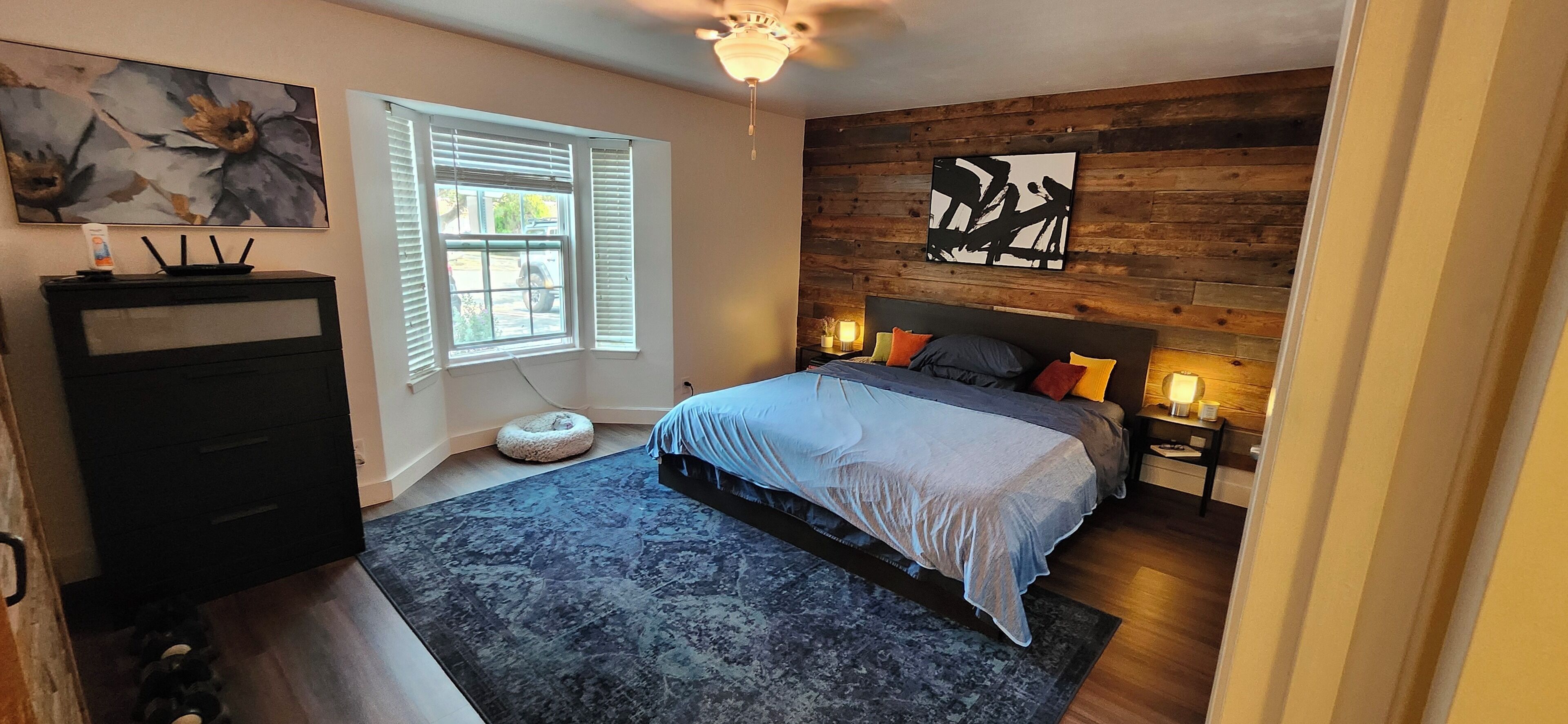 Fer et planche à repasser, accès Internet, draps fournis