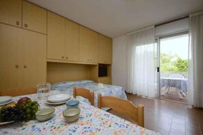Dining - Studio with balcony and air conditioning (Bibione)