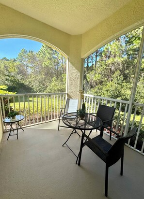 Outdoor dining - Beautiful apt near Disney area (Kissimmee)