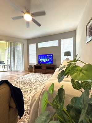 2 bedrooms, iron/ironing board, WiFi, bed sheets - Beautiful apt near Disney area (Kissimmee)