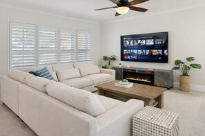 Smart TV - Waterfront w/ Heated Pool & Hot Tub | Beach & DTSP (St. Petersburg)