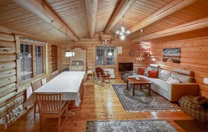 Smart TV, fireplace - Beautiful home in Ljørdalen (Ljørdalen)