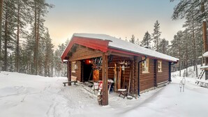 A wooden cabin with a red roof, surrounded by snow-covered trees. - Beautiful home in Ljørdalen (Ljørdalen)