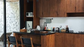 Fridge, microwave, stovetop, electric kettle