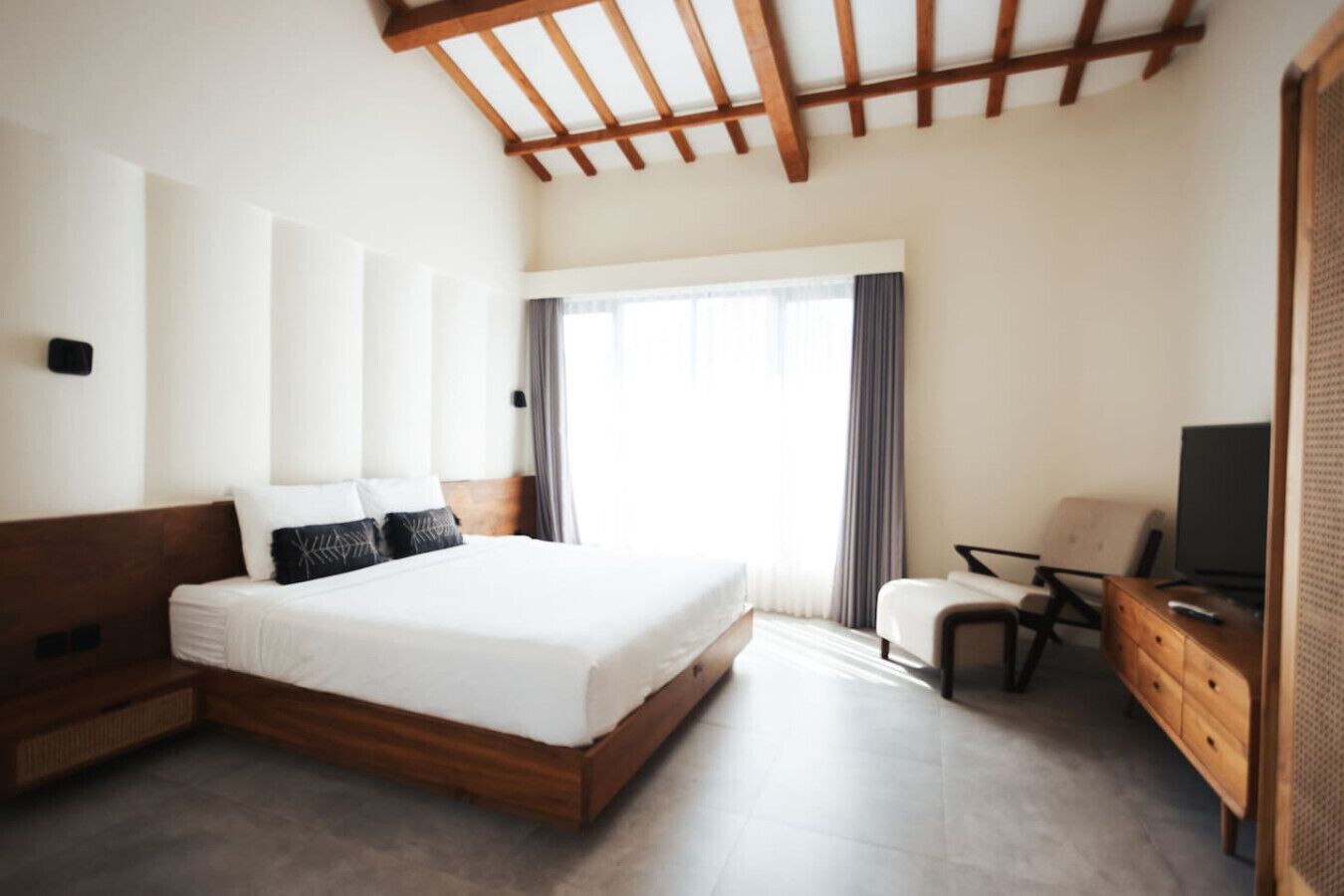 2 bedrooms, in-room safe, iron/ironing board, free WiFi