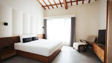 2 bedrooms, in-room safe, iron/ironing board, free WiFi