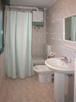 Bathroom - Holiday apartment mit Terrasse und Klimaanlage (Lignano Sabbiadoro)
