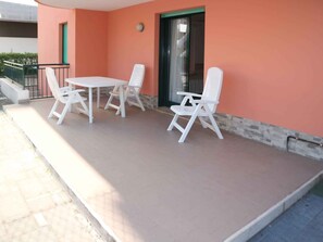 Outdoor dining - Holiday apartment mit Terrasse und Klimaanlage (Lignano Sabbiadoro)