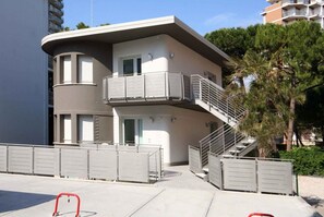 Exterior - Holiday apartment with air conditioning and balcony (Lignano Sabbiadoro)