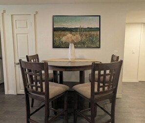 Dining - Cozy legal basement apartment close to Fergus and Elora - family friendly! (Fergus)