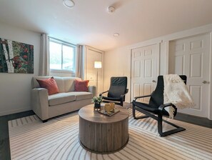 Living area - Cozy legal basement apartment close to Fergus and Elora - family friendly! (Fergus)