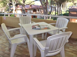Outdoor dining - Holiday apartment mit Klimaanlage und Balkon (Lignano Sabbiadoro)