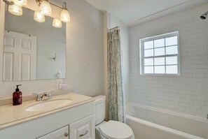 Bathroom - Cozy 2BR retreat in North Topsail Beach, perfect for relaxing getaways (North Topsail Beach)
