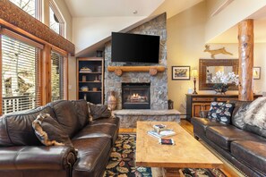 Smart TV, fireplace, books - Bachelor Springs 44 - Luxury Retreat - 4 Bedrooms - Great For Couples & Families (Edwards)
