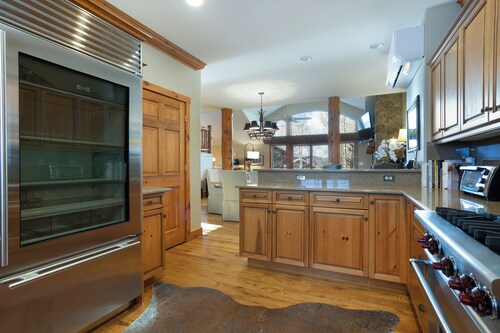 Bachelor Springs 44 - Luxury Retreat for Couples & Families