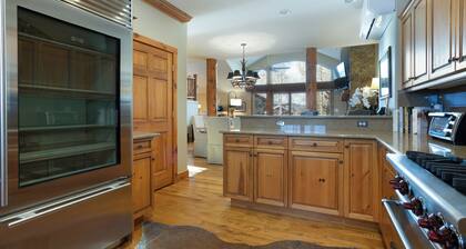 Bachelor Springs 44 - Luxury Retreat - 4 Bedrooms - Great For Couples & Families