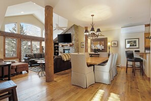 Interior - Bachelor Springs 44 - Luxury Retreat - 4 Bedrooms - Great For Couples & Families (Edwards)