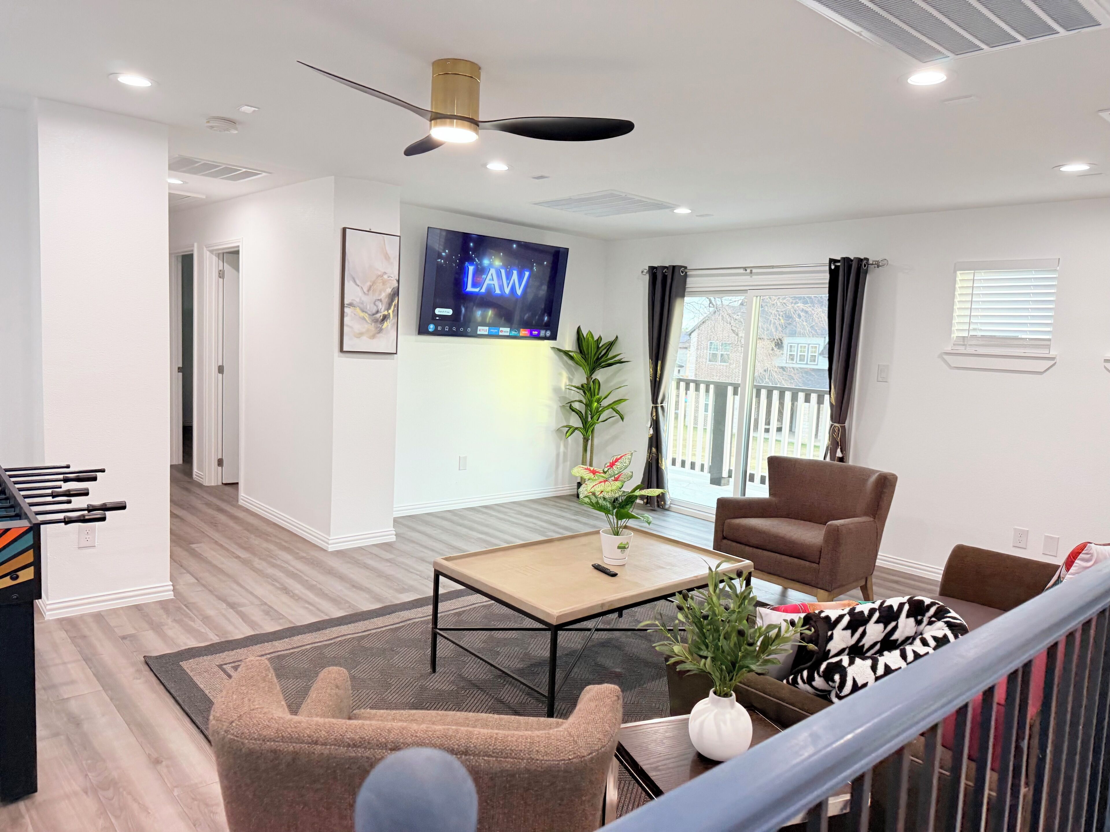 Smart-TV, Kamin, Tischfußball