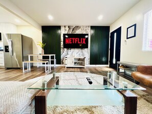 Interior - Golden Green Downey Abode ~ Poolside Suite (Downey)