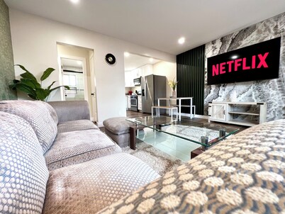 Golden Green Downey Abode ~ Poolside Suite