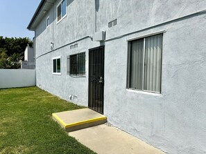 Exterior - Golden Green Downey Abode ~ Poolside Suite (Downey)