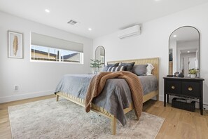 4 bedrooms, WiFi, bed sheets