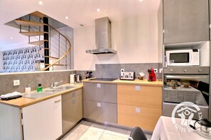 Coffee/tea maker, fridge, microwave, oven - La Petite Motte - SAINT JOUAN DES GUERETS (SAINT JOUAN DES GUERETS)