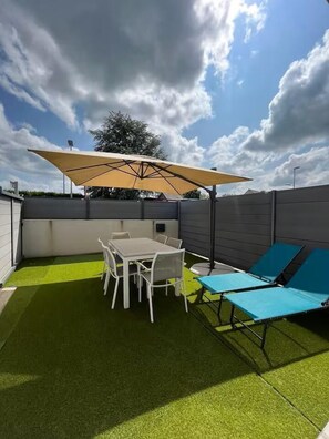 Outdoor dining - La Petite Motte - SAINT JOUAN DES GUERETS (SAINT JOUAN DES GUERETS)