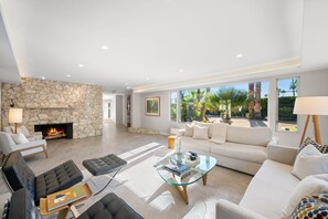 Interior - Encore Palms Estate 4 Bedroom 4.5 Bath Luxury Retreat Next to Sinatra's Legendary Twin Palms Home (Palm Springs)