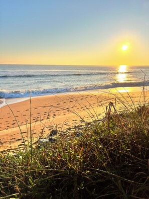Beach nearby, sun loungers, beach towels