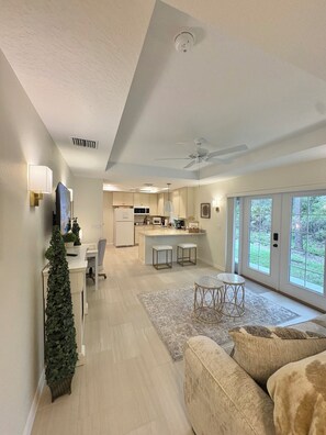 Smart TV, fireplace