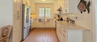Charming 3-bedroom house in serene Waterford with AC close to beaches.