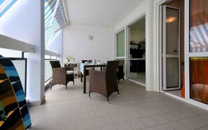 Outdoor dining - Holiday apartment with air conditioning and balcony (Bibione)