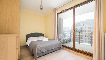 Iron/ironing board, WiFi, bed sheets