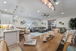 Living area - Modern Dunedin Home - Walk to Downtown, Near Beach (Dunedin)