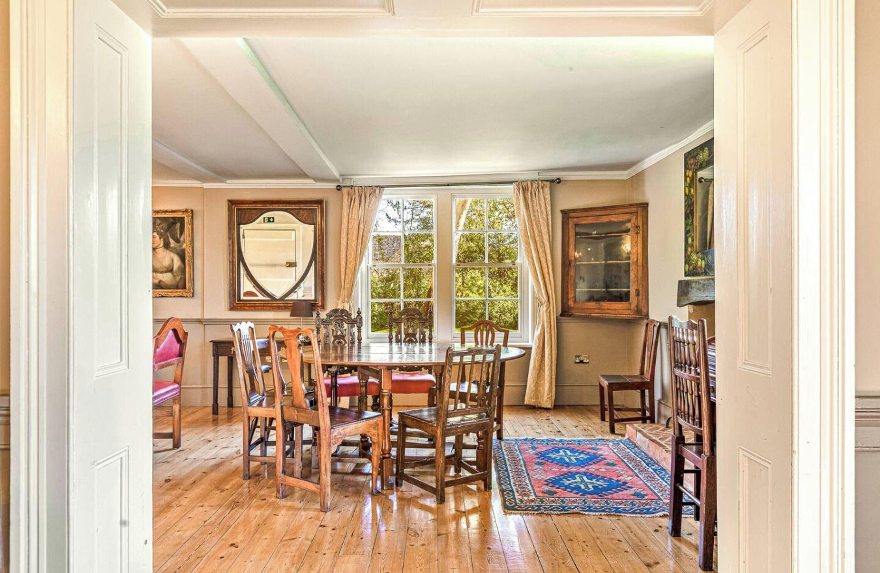 House | 11 bedrooms