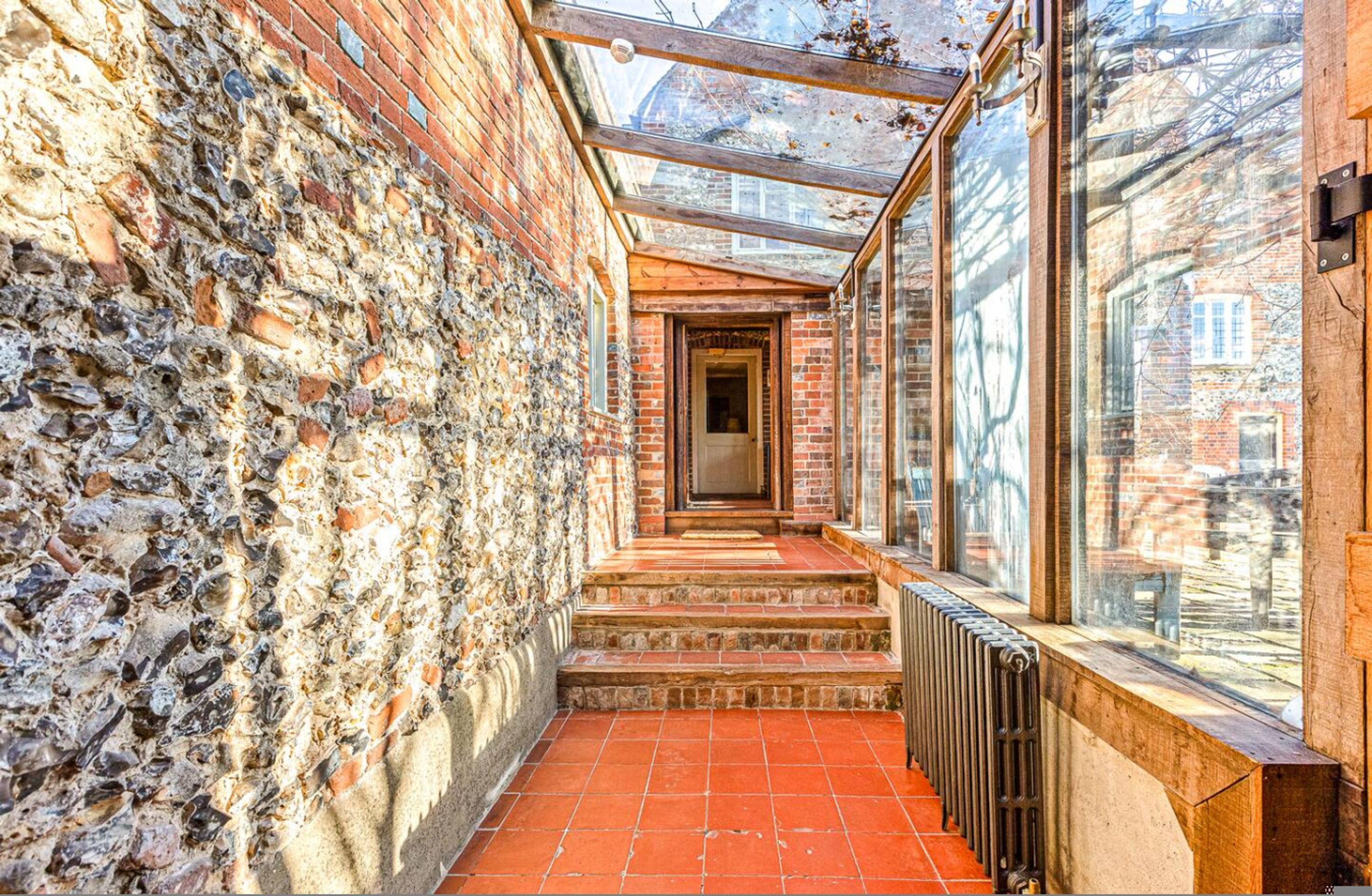 House | 11 bedrooms