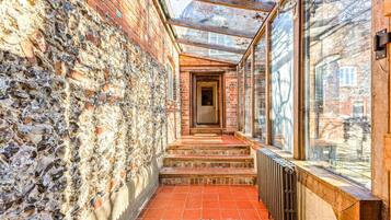 House | 11 bedrooms