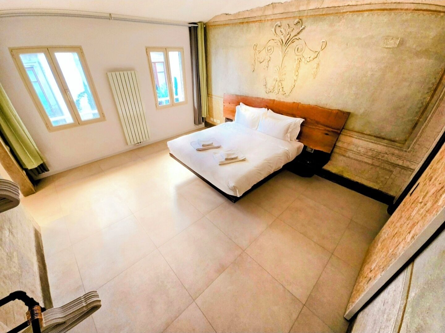 Iron/ironing board, free WiFi, bed sheets