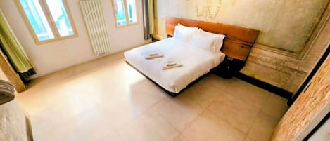 Iron/ironing board, free WiFi, bed sheets