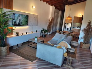 Smart TV - Bali-inspired with spectacular views 502 (Medellín)