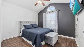 3 soverom, strykejern/-brett, reiseseng for barn og wi-fi (inkludert)