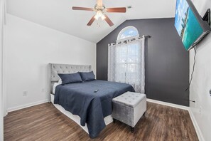 3 室のベッドルーム、アイロン / アイロン台、旅行用ベビーベッド、WiFi (無料)