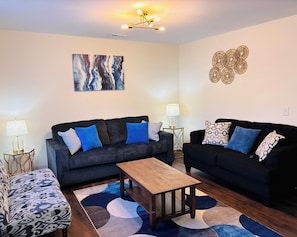Smart TV - 3-bedroom townhome in peaceful Havelock, 5 minutes from MCAS Cherry Point (Havelock)