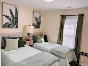 3 bedrooms, iron/ironing board, WiFi, bed sheets - 3-bedroom townhome in peaceful Havelock, 5 minutes from MCAS Cherry Point (Havelock)