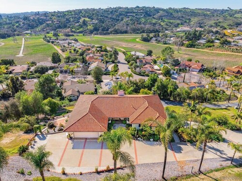 5BR - 4Bth Entire Grand Estate near Winery Fallbrook