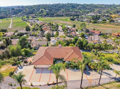Entire Grand Estate near Winery Fallbrook, 5BR - 4Bth