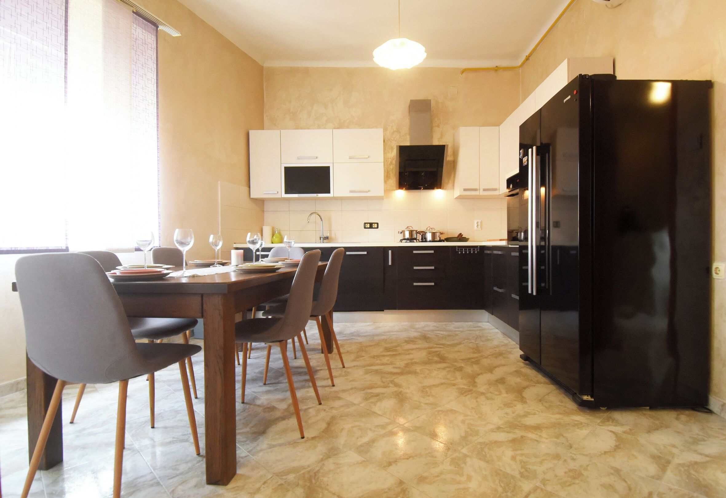 Kühlschrank, Mikrowelle, Ofen, Geschirrspüler